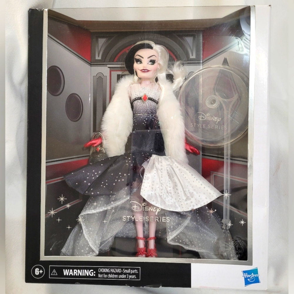 *SALE!* Disney Style Series Cruella De Vil, Fashion Doll with Accessories - NIB